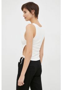 Calvin Klein Jeans top damski kolor biały. Kolor: biały. Długość rękawa: na ramiączkach. Wzór: nadruk #5