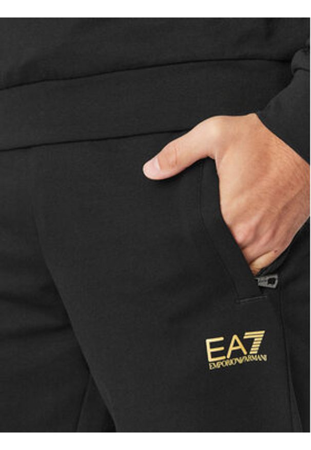 EA7 Emporio Armani Dres 8NPV81 PJ05Z 0208 Czarny Regular Fit. Kolor: czarny. Materiał: dresówka, bawełna
