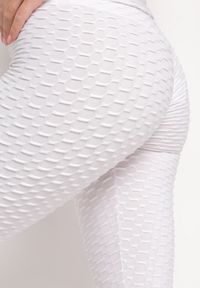 Born2be - Białe Legginsy Sportowe z Elastyczną Gumką i Tłoczonym Wzorem Ardisa. Okazja: na co dzień. Kolor: biały. Styl: sportowy #7