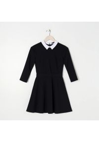 Sinsay - Sukienka mini z kołnierzykiem - Czarny. Kolor: czarny. Długość: mini #1