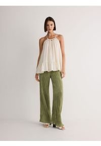 Reserved - Strukturalne spodnie - jasnozielony. Kolor: zielony. Materiał: tkanina