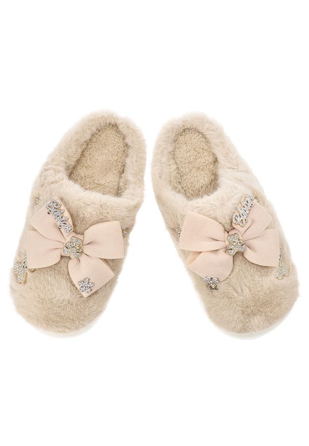 Beżowe Kapcie Filippo Ocieplane Damskie Buty Po Domu. Okazja: do domu. Kolor: beżowy. Szerokość cholewki: normalna. Wzór: aplikacja. Styl: elegancki