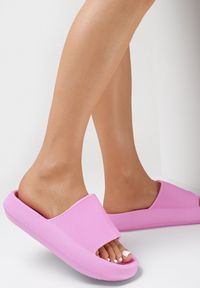 Born2be - Różowe Klapki z Pianki o Minimalistycznym Designie Kaseis. Okazja: na plażę, na co dzień. Kolor: różowy. Styl: sportowy, casual #7