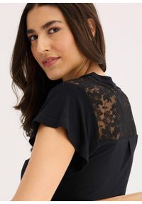 bonprix - T-shirt z dekoltem henley z mieszanki wiskozy. Typ kołnierza: typu henley. Kolor: czarny. Materiał: wiskoza, koronka. Wzór: koronka #2