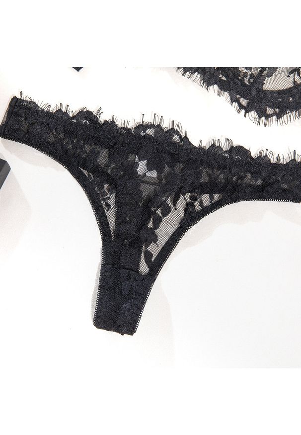 Intica - Koronkowy komplet bielizny push-up ze stringami Alheide. Kolor: biały. Materiał: koronka. Długość: długie. Wzór: koronka