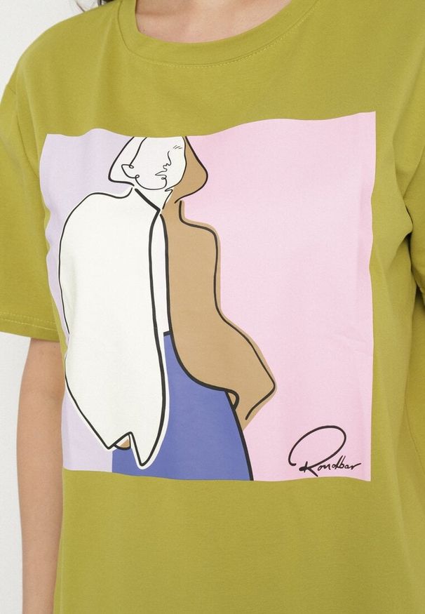Born2be - Zielony T-shirt z Bawełny Zdobiony Geometrycznym Nadrukiem Meppora. Okazja: na co dzień. Kolor: zielony. Materiał: bawełna. Długość rękawa: krótki rękaw. Długość: krótkie. Wzór: aplikacja, geometria, nadruk. Styl: klasyczny, casual