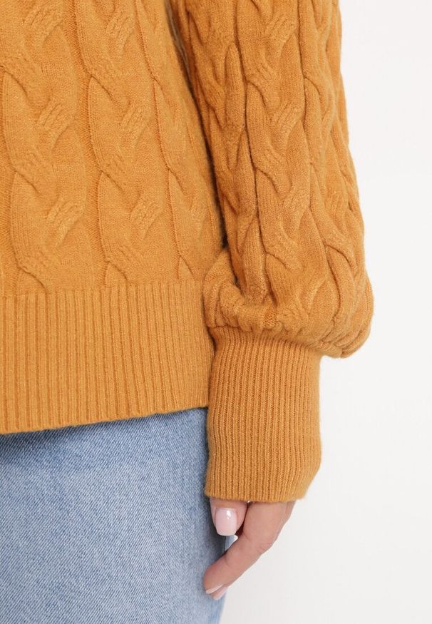 Born2be - Brązowy Sweter z Golfem w Warkoczowy Splot ze Ściągaczami Maraiwai. Typ kołnierza: golf. Kolor: brązowy. Wzór: ze splotem. Sezon: jesień