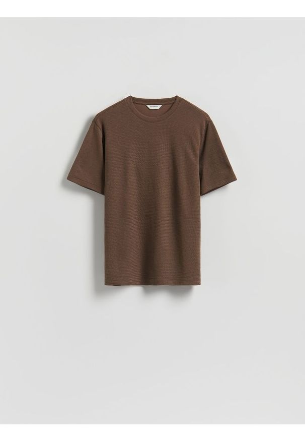 Reserved - Strukturalny t-shirt comfort fit - ciemnobrązowy. Kolor: brązowy. Materiał: bawełna, dzianina