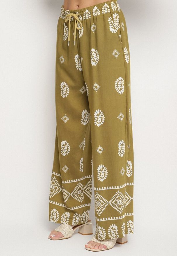 Born2be - Ciemnozielony Komplet w Stylu Rustykalnym Luźna Bluzka i Spodnie z Wiskozą Emilaris. Kolor: zielony. Materiał: wiskoza. Wzór: aplikacja