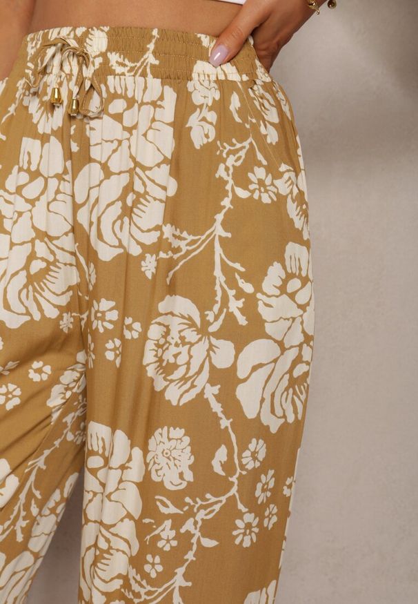 Renee - Beżowe Spodnie Typu Palazzo z Wiskozy High Waist z Gumką w Talii Jenena. Stan: podwyższony. Kolor: beżowy. Materiał: wiskoza. Sezon: lato