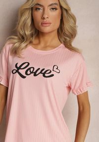 Renee - Różowy 2-Częściowy Komplet Piżamowy Koszulka z Napisem i Proste Spodnie Niela. Kolor: różowy. Wzór: napisy
