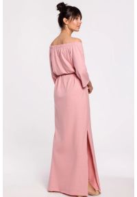 BeWear - Długa sukienka hiszpanka na lato bawełna pudrowy róż. Okazja: na plażę, na imprezę. Typ kołnierza: dekolt hiszpanka. Kolor: różowy. Materiał: bawełna. Sezon: lato. Długość: maxi #3