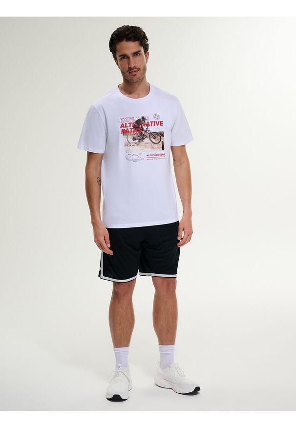 4f - 4F T-shirt relaxed z nadrukiem męski - biały M. Okazja: na co dzień. Kolor: biały. Materiał: jeans, materiał, bawełna, dresówka, dzianina. Wzór: nadruk. Styl: casual, klasyczny
