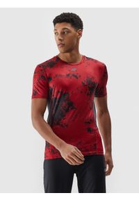 4f - Koszulka treningowa z materiału z recyklingu męska - czerwona. Kolor: czerwony. Materiał: materiał. Długość rękawa: krótki rękaw. Długość: krótkie. Wzór: gładki, nadruk, ze splotem. Sport: fitness