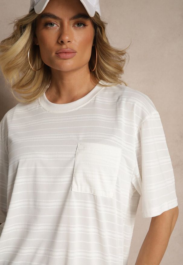 Renee - Jasnobeżowa Koszulka T-shirt z Naszytą Kieszonką TLanitra. Okazja: na co dzień. Kolor: beżowy. Materiał: jeans. Wzór: aplikacja. Sezon: lato, wiosna. Styl: elegancki, casual