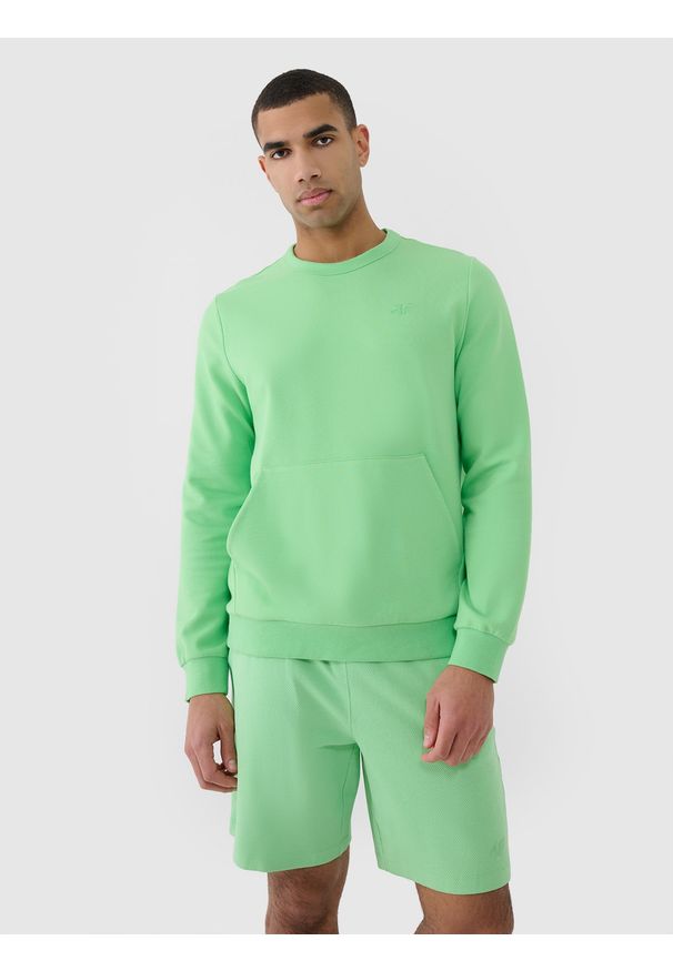 4f - 4F Bluza dresowa nierozpinana bez kaptura męska - zielona M. Okazja: na co dzień. Typ kołnierza: bez kaptura. Kolor: zielony. Materiał: dresówka. Wzór: jednolity, ze splotem. Styl: casual, sportowy