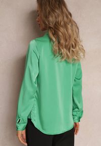 Renee - Zielona Marszczona Elegancka Koszula z Satyny Kaldei. Okazja: na co dzień. Kolor: zielony. Materiał: satyna. Styl: elegancki #2