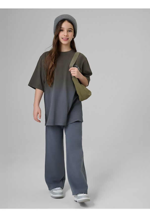 4f - 4F Spodnie dresowe z szerokimi nogawkami dziewczęce - szare 152 (11-12 lat). Okazja: na co dzień, na uczelnię. Kolor: szary. Materiał: dresówka. Długość: do kostek. Sezon: lato. Styl: casual