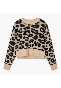 Cropp - Sweter w zwierzęcy wzór - Brązowy. Kolor: brązowy. Materiał: dzianina. Wzór: motyw zwierzęcy #1