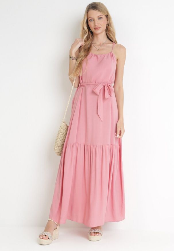 Born2be - Różowa Rozkloszowana Sukienka Maxi na Ramiączkach Awlia. Kolor: różowy. Długość rękawa: na ramiączkach. Sezon: lato. Długość: maxi