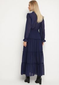 Born2be - Granatowa Rozkloszowana Sukienka VICES Koszulowa w Stylu Retro Aravite. Okazja: na co dzień. Typ kołnierza: kołnierzyk klasyczny, kołnierz z falbankami, dekolt w kształcie V. Kolor: niebieski. Długość rękawa: długi rękaw. Typ sukienki: koszulowe. Styl: retro #4