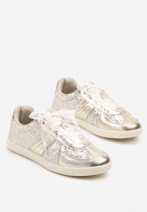Born2be - Złote Sneakersy ze Skórzaną Wkładką i Cekinami Iswia. Okazja: na co dzień. Zapięcie: sznurówki. Kolor: złoty. Materiał: skóra