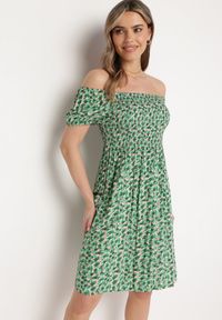 Born2be - Zielona Wiskozowa Sukienka Hiszpanka z Gumkami w Pasie Valdina. Okazja: na co dzień. Typ kołnierza: dekolt hiszpanka. Kolor: zielony. Materiał: wiskoza. Długość rękawa: krótki rękaw. Sezon: lato. Styl: casual, wakacyjny #5
