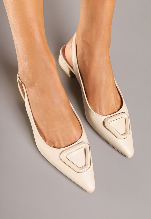Renee - Beżowe Sandały Vices Typu Slingback na Niskim Obcasie Slingback ze Skórzaną Wkładką Geometryczną Ozdobą Lilienia. Zapięcie: sprzączka. Kolor: beżowy. Materiał: skóra. Wzór: aplikacja, geometria. Obcas: na obcasie. Styl: elegancki. Wysokość obcasa: niski