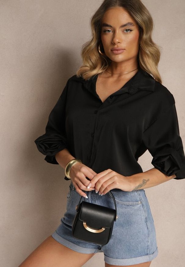 Renee - Czarna Koszula Ozdobiona Kwiatami 3DTenisela. Okazja: na co dzień. Typ kołnierza: kołnierzyk klasyczny. Kolor: czarny. Materiał: jeans. Wzór: aplikacja, kwiaty. Styl: klasyczny, casual