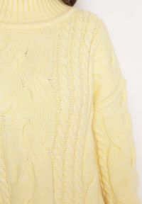Born2be - Żółty Luźny Sweter w Warkoczykowy Splot Sentlia. Kolor: żółty. Wzór: ze splotem. Sezon: jesień, zima