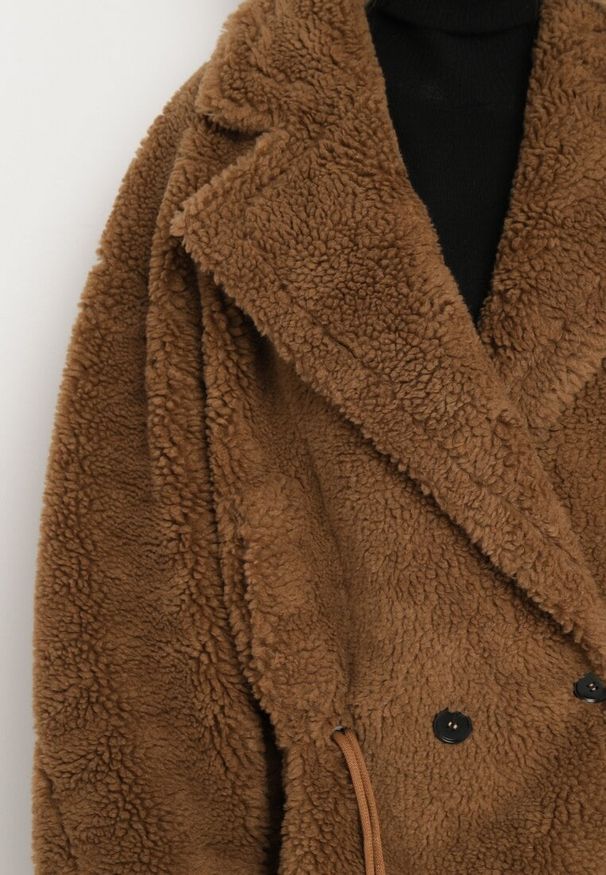 Born2be - Brązowa Kurtka Futerko Teddy ze Ściągaczami w Talii Enaviana. Okazja: na co dzień. Kolor: brązowy. Materiał: futro. Styl: wizytowy, elegancki, casual