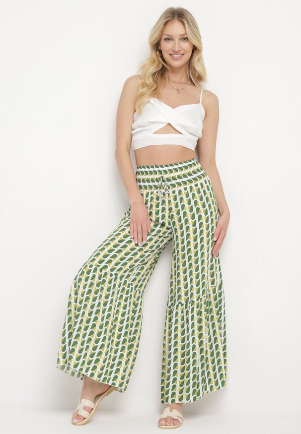 Born2be - Zielono-Żółte Wiskozowe Spodnie Palazzo z Gumką w Pasie i Wysokim Stanem Tiimabell. Okazja: na co dzień. Stan: podwyższony. Kolor: zielony. Materiał: wiskoza. Styl: casual, elegancki