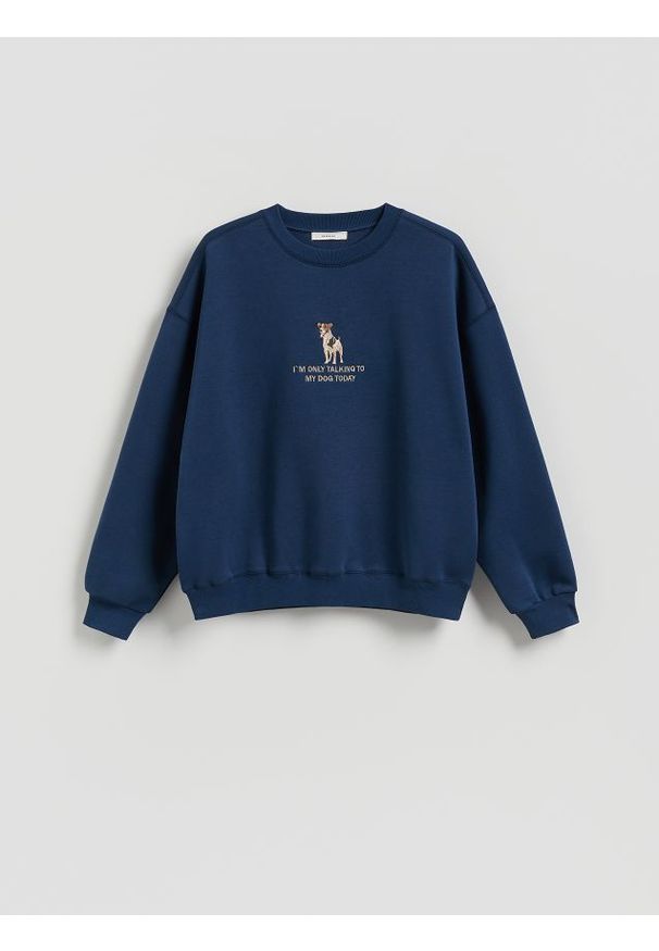 Reserved - Bluza z ozdobnym haftem - granatowy. Kolor: niebieski. Materiał: bawełna, dzianina. Wzór: haft