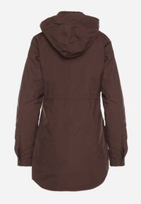 Born2be - Brązowa Kurtka Parka z Kapturem z Ozdobną Wyściółką Tiolara. Okazja: na co dzień, na spacer. Typ kołnierza: kaptur. Kolor: brązowy. Materiał: jeans. Styl: casual, sportowy #5