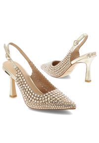 Czółenka damskie Alma En Pena, materiałowa cholewka ozdobne kryształki pasek z regulacją smukły nosek elegancki obcas złoty kolor wizytowy styl, złot. Okazja: na wesele, na imprezę, na ślub cywilny. Zapięcie: pasek. Kolor: złoty. Szerokość cholewki: normalna. Wzór: aplikacja. Materiał: materiał. Obcas: na obcasie. Styl: wizytowy, elegancki. Wysokość obcasa: średni #2