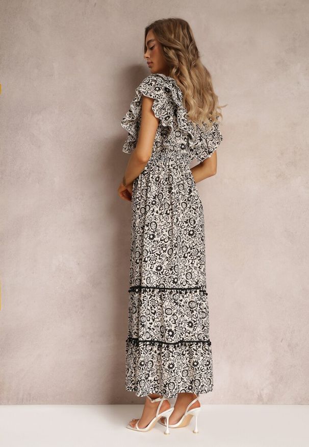 Renee - Czarno-Biała Wiskozowa Sukienka Maxi z Falbanką przy Dekolcie i Gumką w Pasie Lamimore. Typ kołnierza: kołnierz z falbankami. Kolor: czarny. Materiał: wiskoza. Długość rękawa: bez rękawów. Sezon: wiosna, lato. Długość: maxi