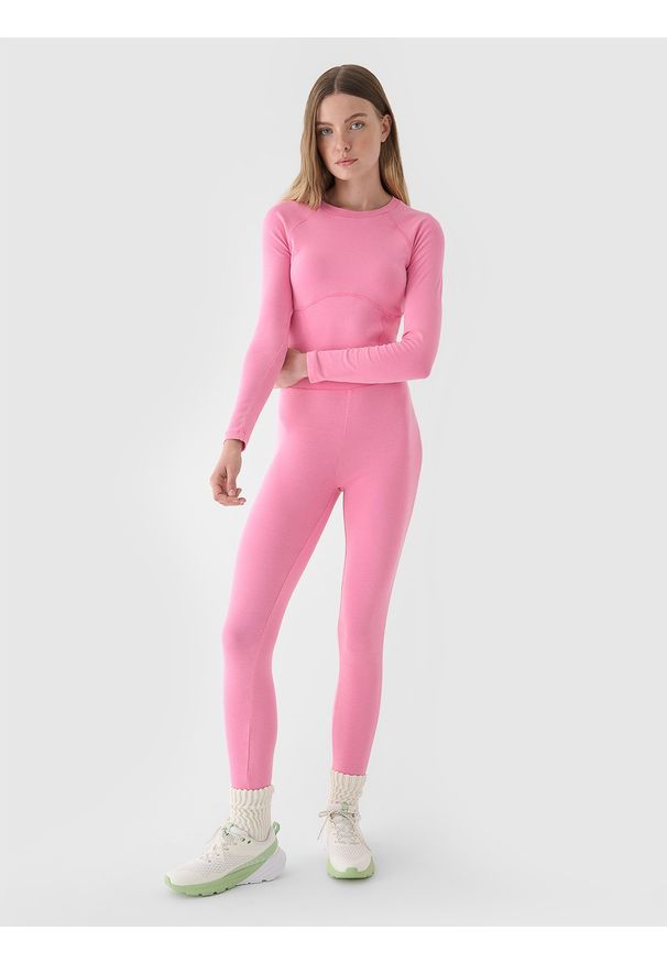 4f - 4F Longsleeve cropped gładki damski - różowy M. Okazja: na co dzień. Kolor: różowy. Materiał: jersey, materiał, bawełna, elastan, dzianina. Długość rękawa: długi rękaw. Długość: długie. Wzór: gładki. Styl: sportowy, casual