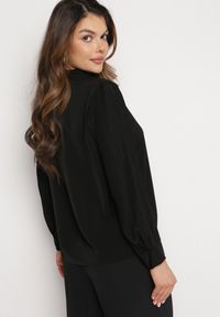 Born2be - Czarna Bluzka z Trójkątnym Dekoltem i Wiązaniem wokół Szyi Flovena. Okazja: na co dzień. Kolor: czarny. Styl: elegancki, casual