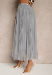 Renee - Ciemnoszara Rozkloszowana Spódnica z Tiulu w Kropki Folemia. Okazja: na co dzień. Kolor: szary. Materiał: tiul. Wzór: kropki. Styl: elegancki, casual