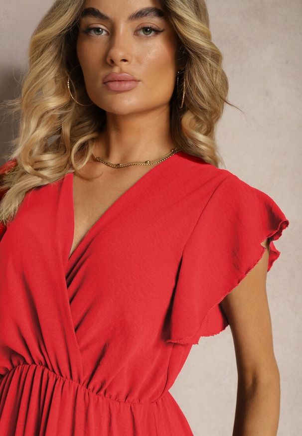 Renee - Czerwona Sukienka z Trójkątnym Dekoltem z Gumką w Pasie o Plisowanym Kroju Doetta. Kolor: czerwony. Długość rękawa: krótki rękaw. Styl: elegancki