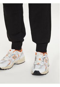 Fila Spodnie dresowe Buetzow FAW0701 Czarny Regular Fit. Kolor: czarny. Materiał: bawełna #3