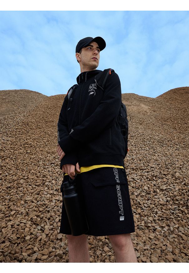 4f - 4F Bluza dresowa relaxed z kapturem męska - czarna M. Typ kołnierza: kaptur. Kolor: czarny. Materiał: dresówka. Wzór: nadruk. Styl: sportowy