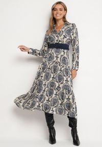 Born2be - Granatowo-Beżowa Wiskozowa Kopertowa Sukienka w Stylu Boho z Materiałowym Paskiem z Klamrą Rinovia. Okazja: na co dzień. Kolor: niebieski. Materiał: materiał, wiskoza. Wzór: aplikacja. Typ sukienki: kopertowe. Styl: boho #1