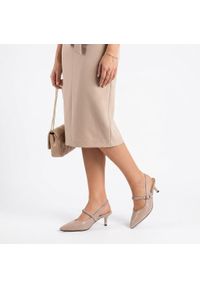 Czółenka damskie S.Barski, cholewka ze skóry naturalnej licowej elegancki fason slingback smukły obcas, beżowe, CR61-3046. Zapięcie: pasek. Kolor: beżowy. Materiał: skóra. Szerokość cholewki: normalna. Obcas: na obcasie. Styl: elegancki. Wysokość obcasa: średni #7