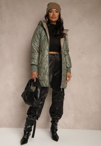 Renee - Zielona Casualowa Kurtka z Kapturem i Pikowanymi Przeszyciami Emmize. Okazja: na co dzień. Typ kołnierza: kaptur. Kolor: zielony. Materiał: jeans. Styl: casual