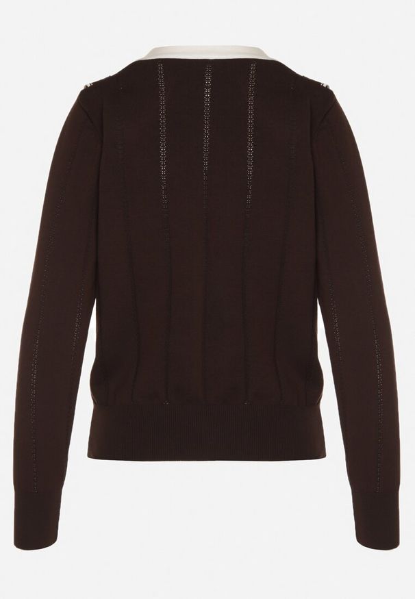 Born2be - Brązowy Sweter z Wiskozą Ozdobiony Kokardą Eleganckimi Guzikami i Kontrastowymi Detalami Miariel. Okazja: na co dzień. Typ kołnierza: kokarda. Kolor: brązowy. Materiał: wiskoza. Długość rękawa: długi rękaw. Długość: długie. Wzór: aplikacja. Styl: elegancki