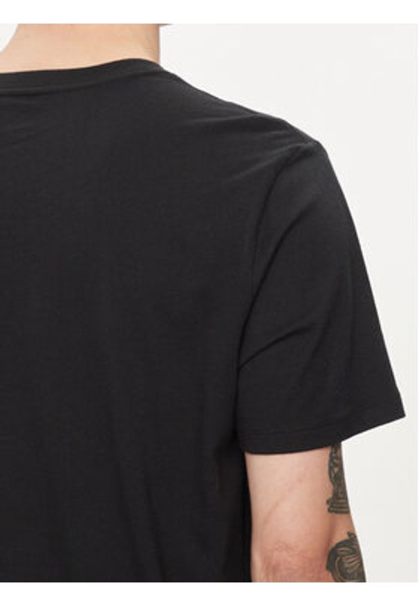 GAP - Gap T-Shirt 753771-02 Czarny Regular Fit. Kolor: czarny. Materiał: bawełna, syntetyk