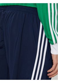 Adidas - adidas Szorty sportowe adicolor Firebird IM9422 Granatowy Regular Fit. Kolor: niebieski. Materiał: syntetyk. Styl: sportowy #3