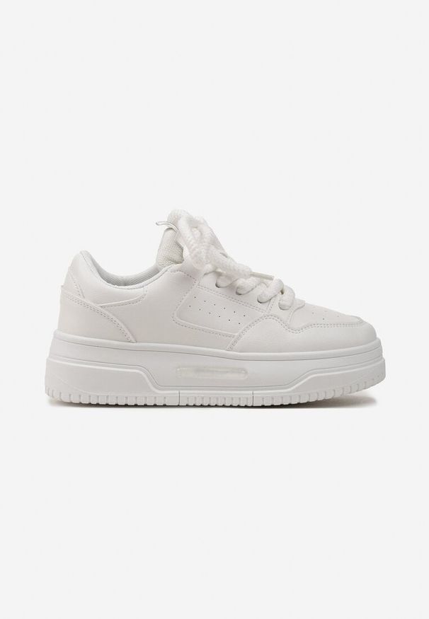 Renee - Białe Sneakersy z Perforacją i Odczepianą Gumową Ozdobą Misia Ildeos. Kolor: biały. Materiał: guma. Wzór: aplikacja