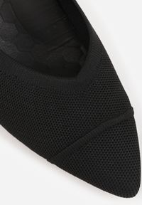 Renee - Czarne Czółenka VICES na Geometrycznym Słupku Daphilane. Nosek buta: otwarty. Kolor: czarny. Materiał: skóra, materiał. Wzór: geometria. Obcas: na słupku. Wysokość obcasa: średni #2